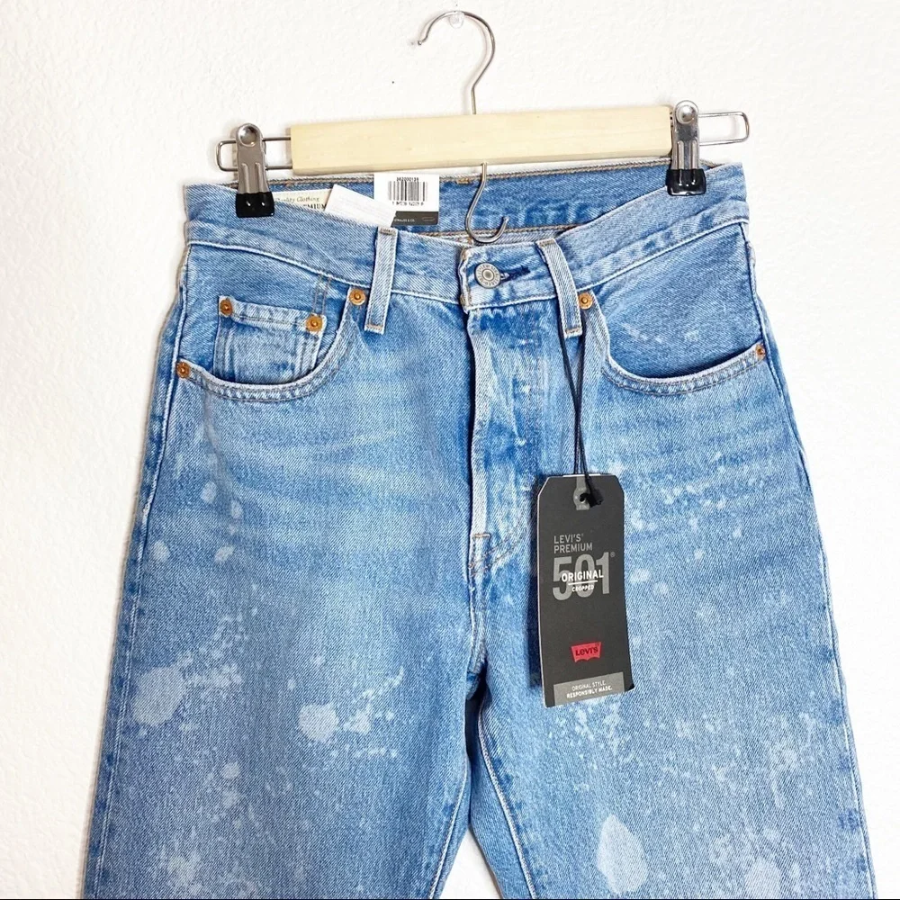 Levi’s- High Waisted 501 Crop Jeans in Full Stop Size 25